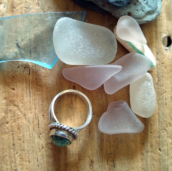 Vintage Navajo Turquoise & Sterling Silver Ring - Picture 10 of 12